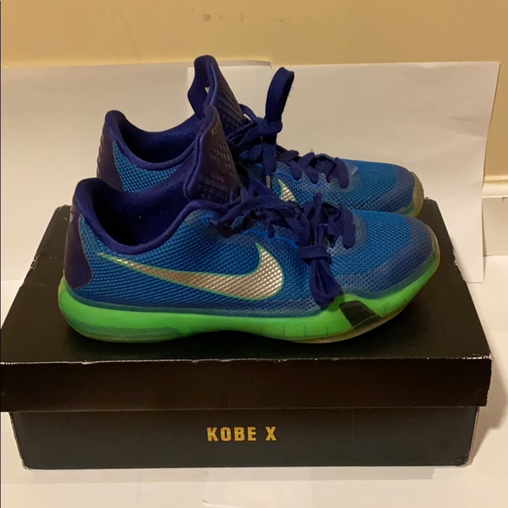 Kobe 10 Emerald City Size 6 with box